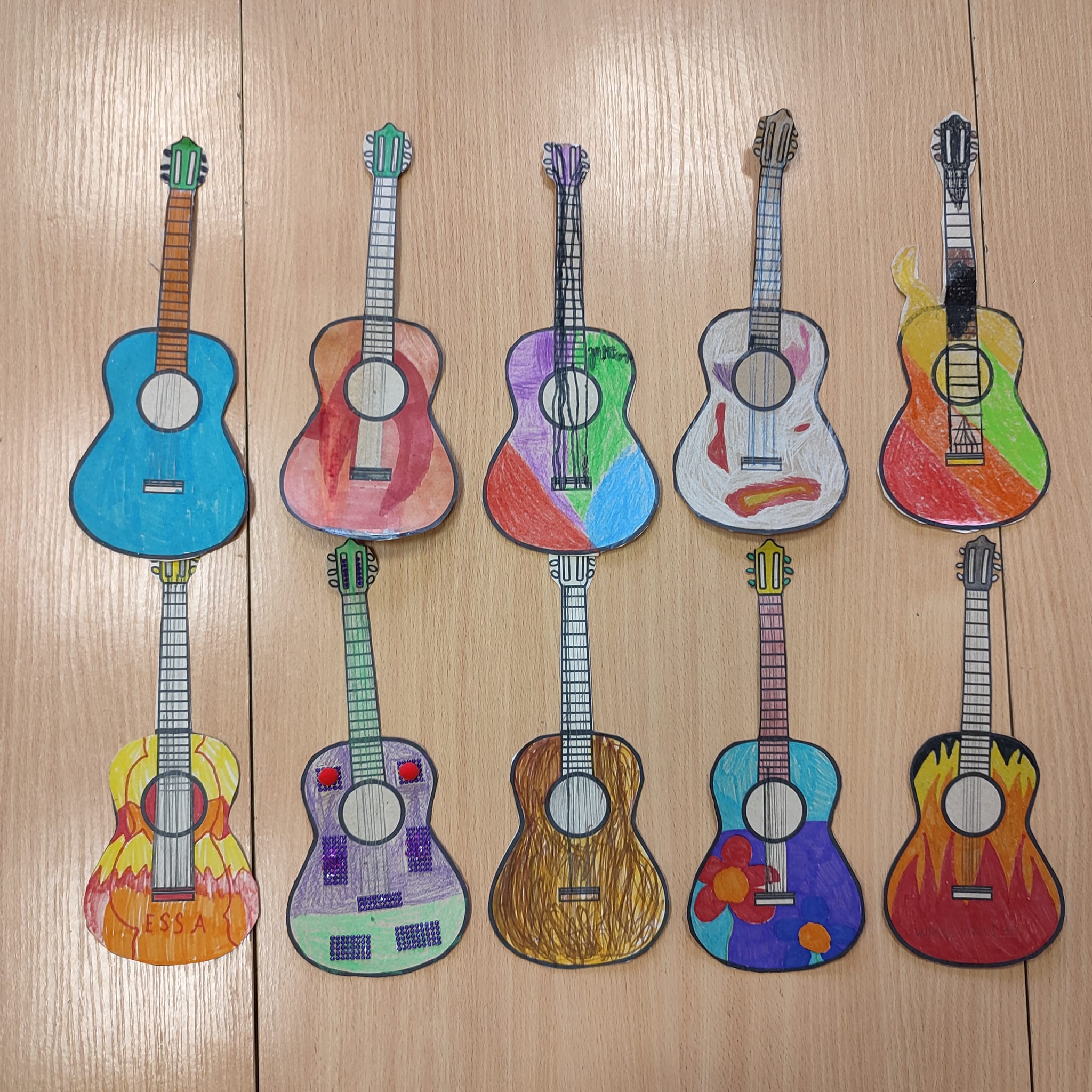 Gitary wykonane przez dzieci
