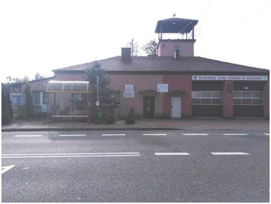 To jest budynek Ochotniczej Straży Pożarnej w Łaziskach gdzie znajduje się filia świetlicy w Łaziskach.